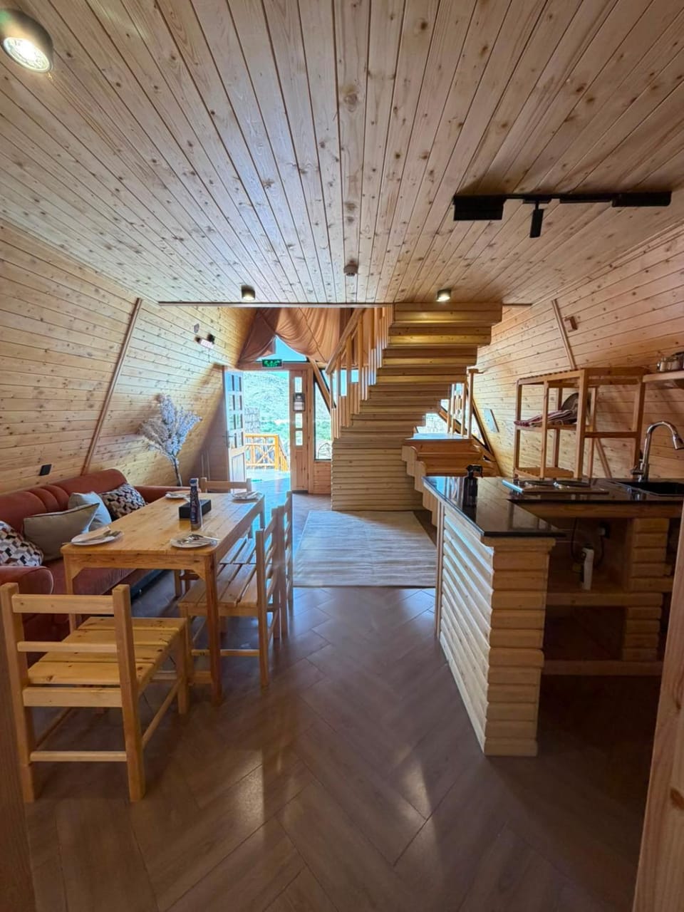 Kitchen or kitchenette, Living room, Seating area, Dining area