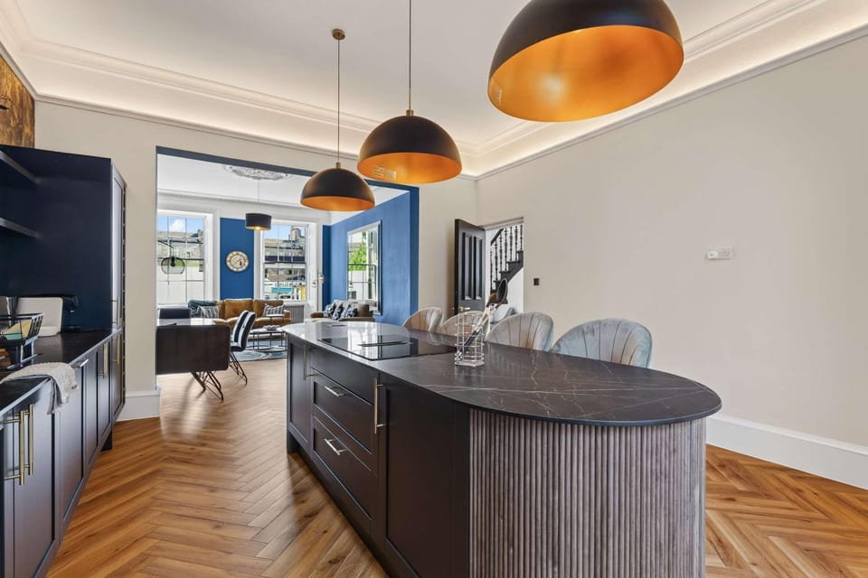 Spacious 5-Bedroom Glasgow Home Perfect for City Breaks House in Glasgow