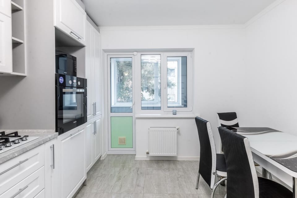 Kitchen or kitchenette, Dining area, dishwasher, oven, stove
