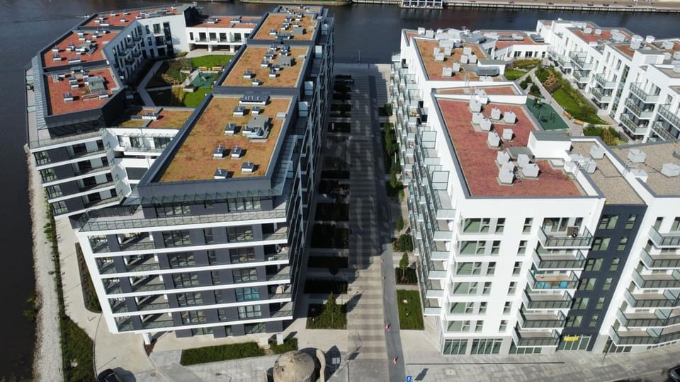 Property building, Day