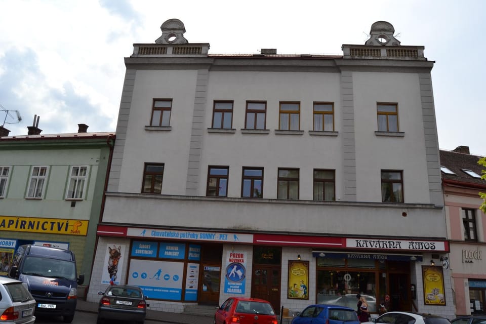 Facade/entrance