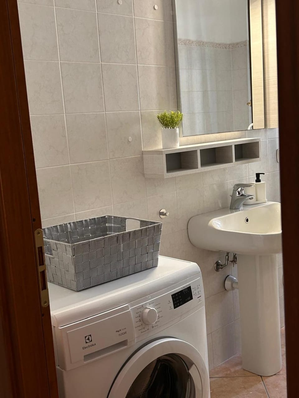 Bathroom, washing machine