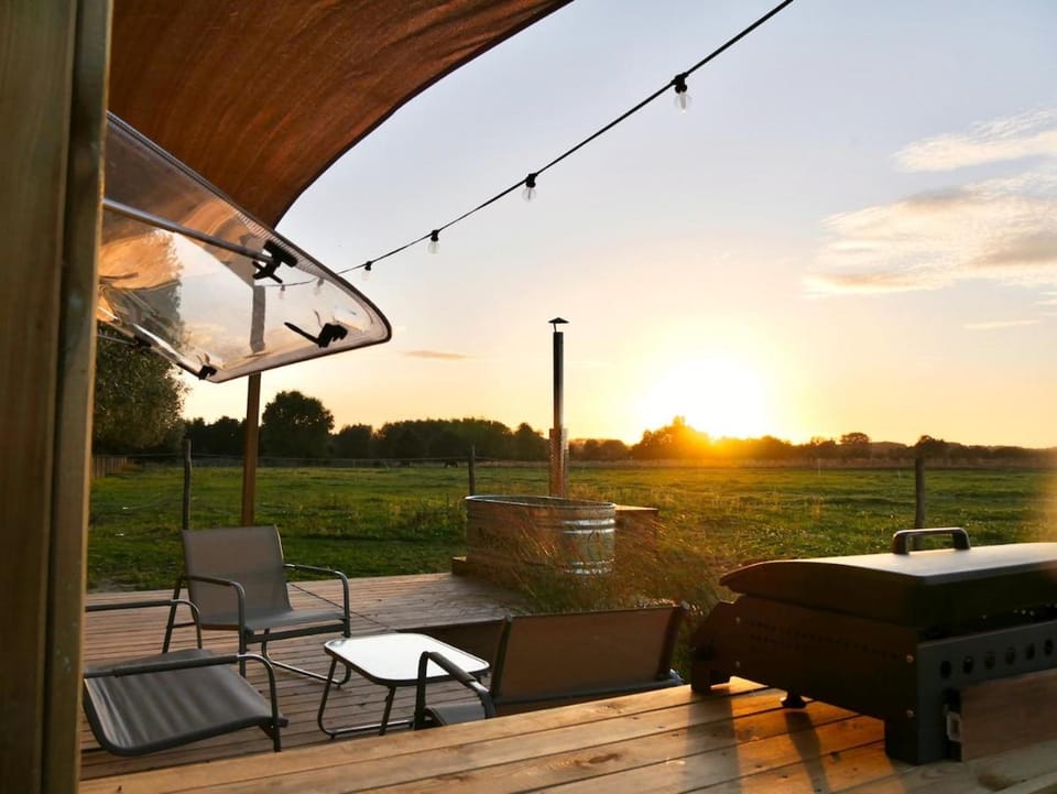 Patio, Day, Natural landscape, Hot Tub, View (from property/room), Balcony/Terrace, Dining area, Sunrise, Sunset