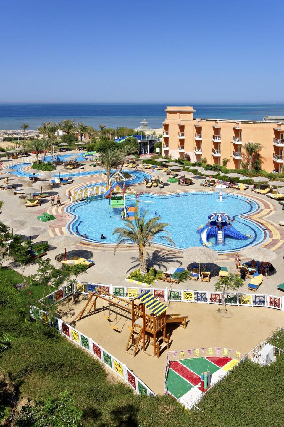Property building, Day, Bird's eye view, Beach, Pool view, Sea view, Swimming pool, sunbed