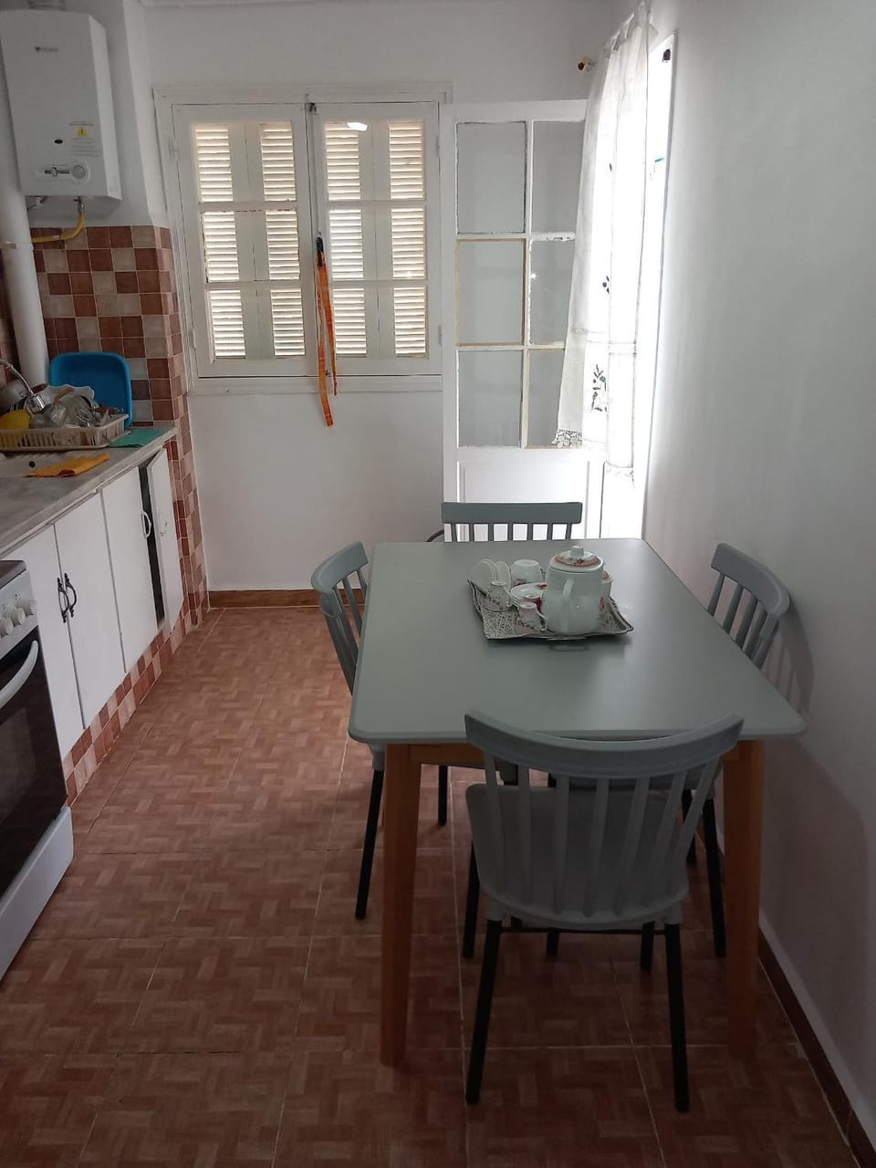 Kitchen or kitchenette, Dining area