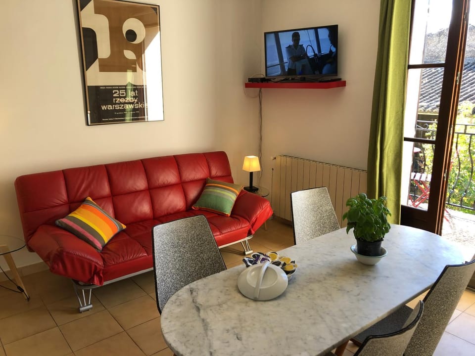 TV and multimedia, Living room, Dining area