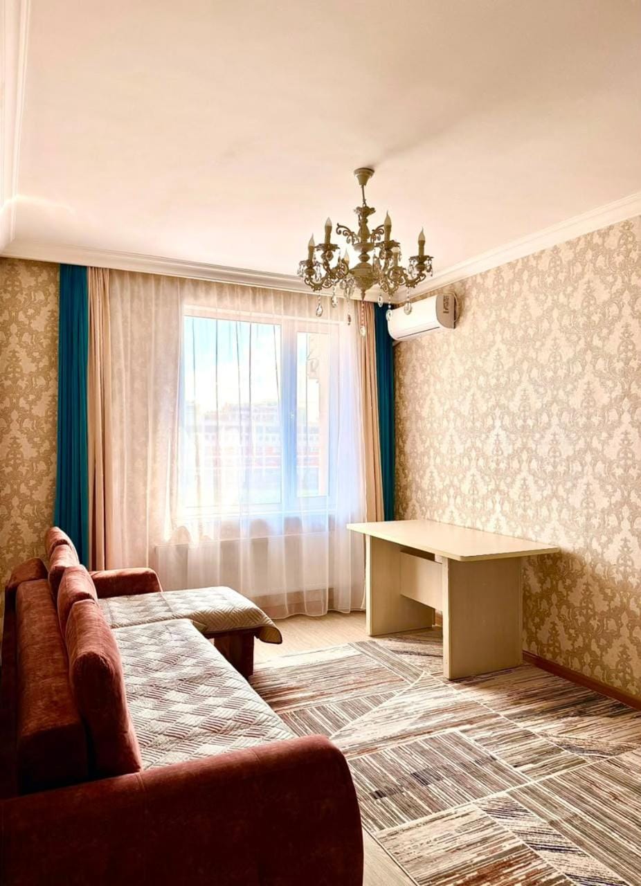 Bed, Living room, Photo of the whole room, Seating area, Bedroom