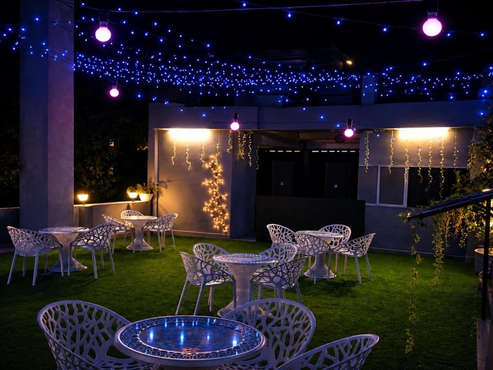 Restaurant/places to eat, Balcony/Terrace