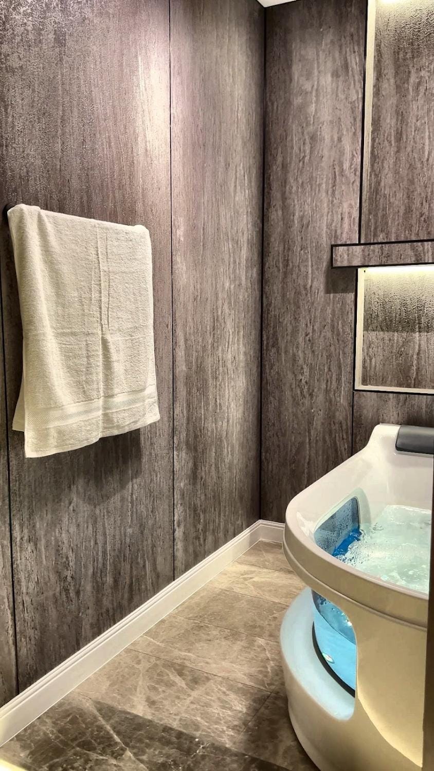 Bathroom, Bath, towels