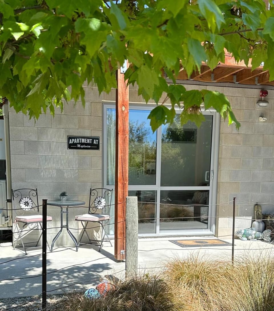 Property building, Patio, Facade/entrance, Day, Garden, Garden view