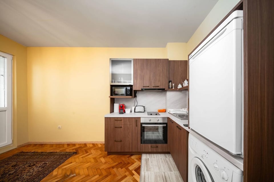 Coffee/tea facilities, Kitchen or kitchenette, oven, toaster, washing machine
