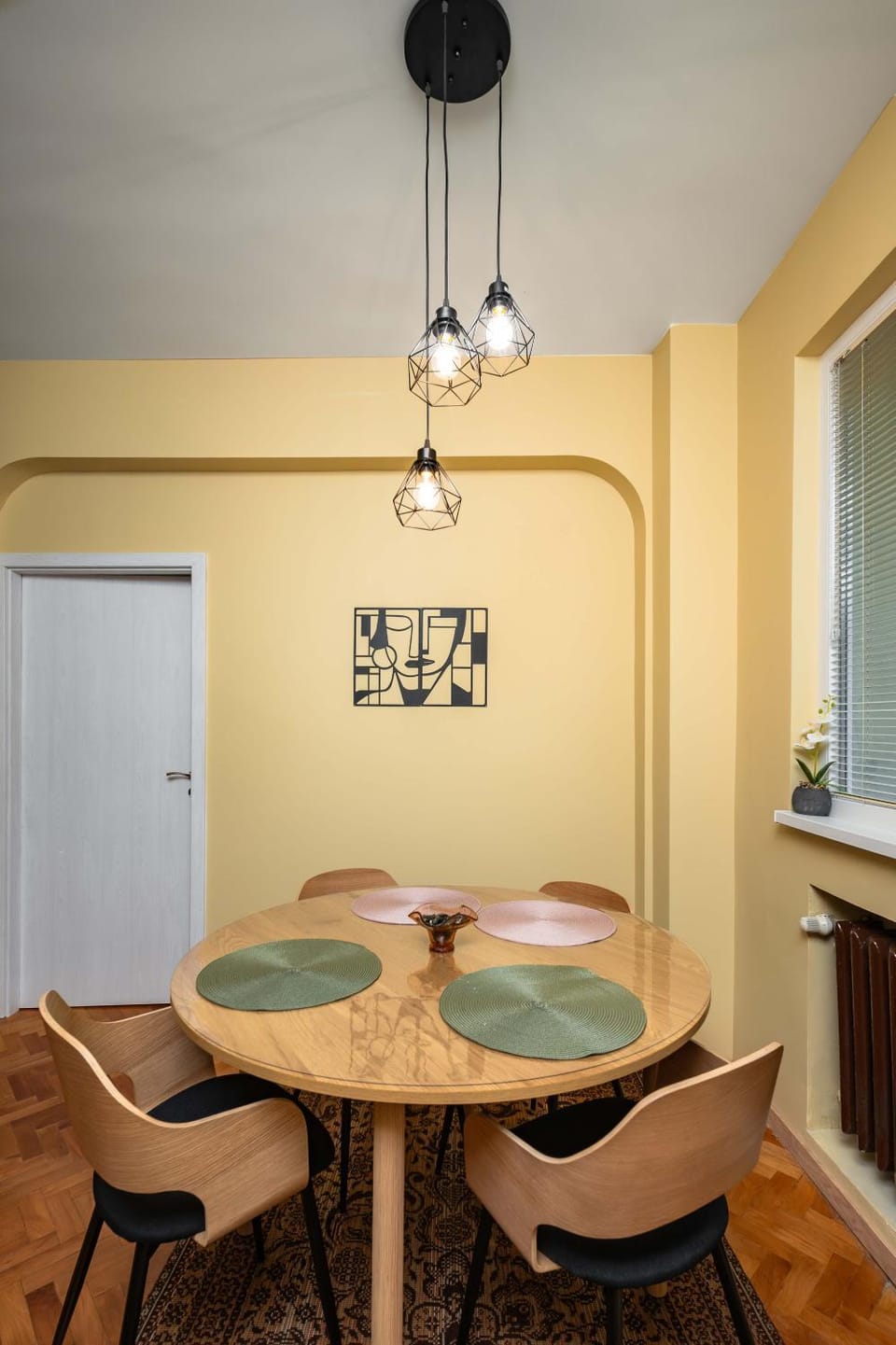 Seating area, Dining area