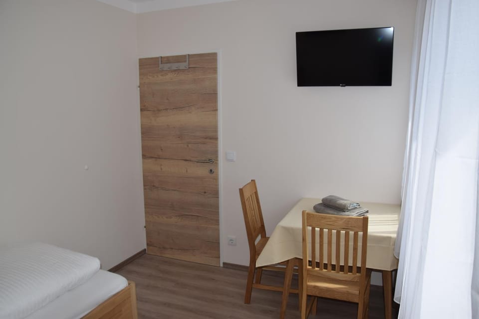 TV and multimedia, Photo of the whole room