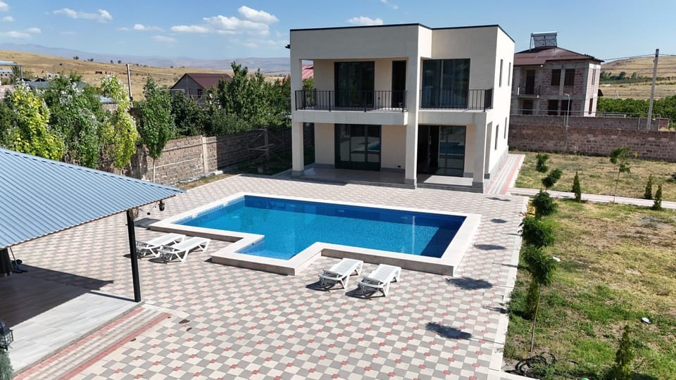 Holland House Villa in Armenia