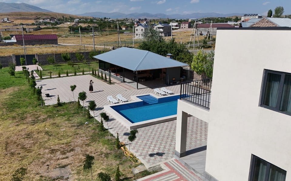 Pool view, Swimming pool, sunbed