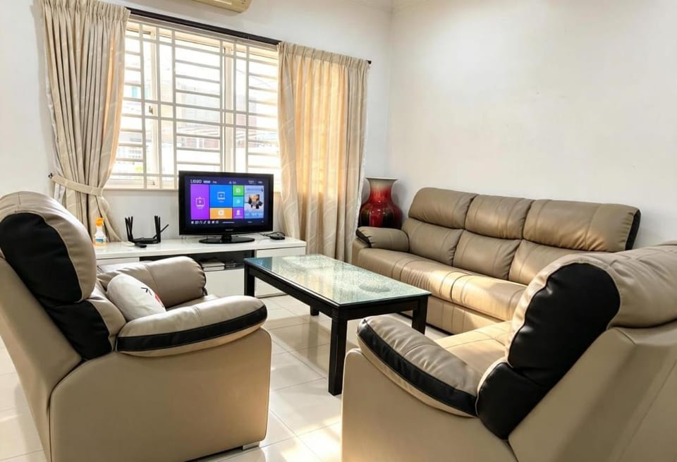 Puteri Homestay Batu Pahat 12-14 pax by Ngio House in Johor