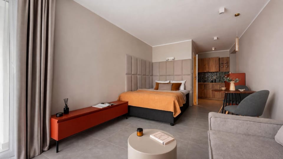 Bed, Seating area