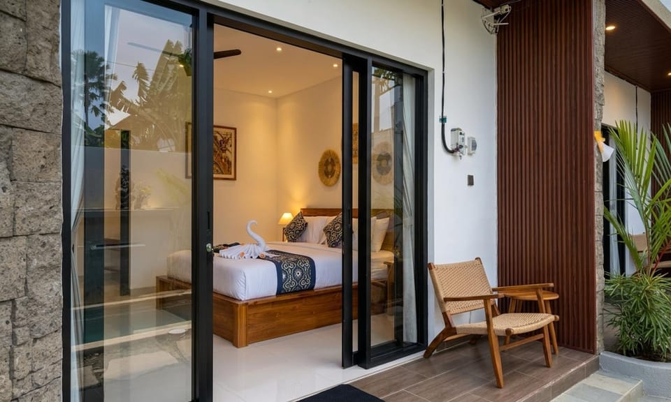 Patio, Bed, View (from property/room), Balcony/Terrace, Photo of the whole room, Seating area, Bedroom