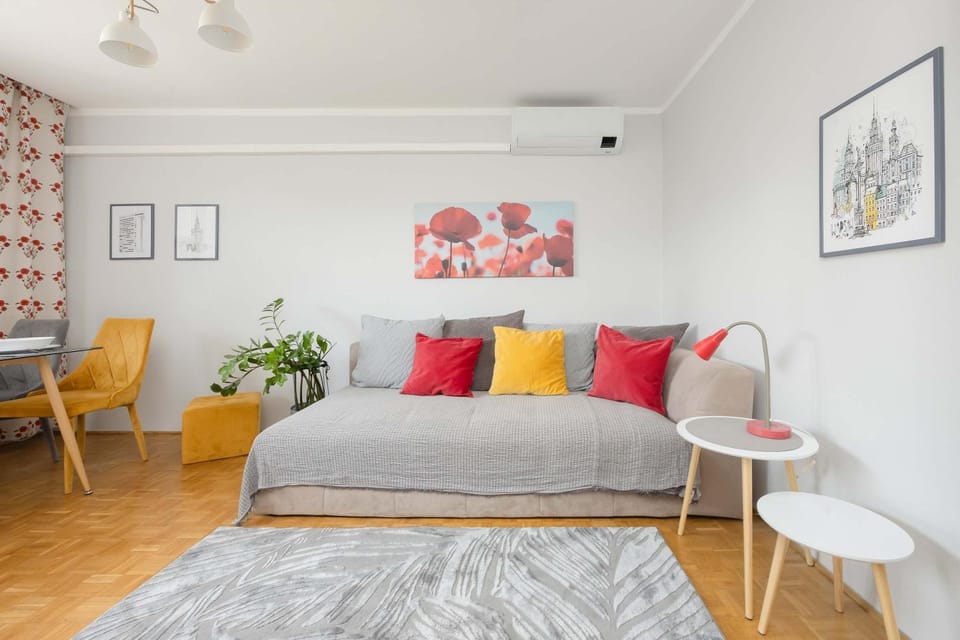 Bed, Living room, Photo of the whole room, Seating area, Bedroom