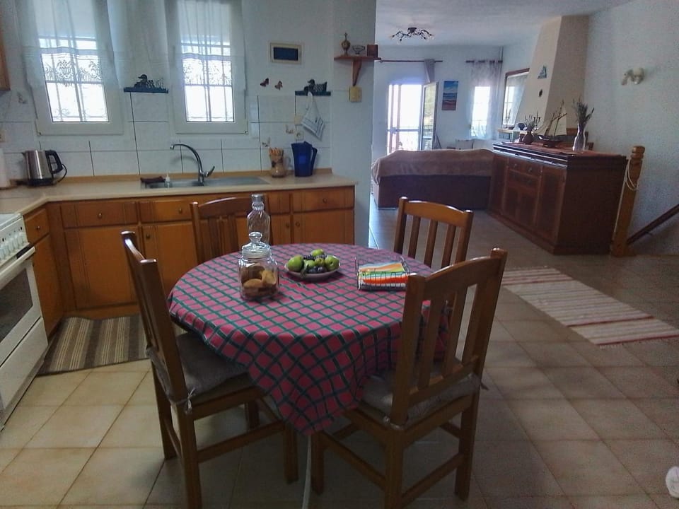 Property building, Kitchen or kitchenette, Living room