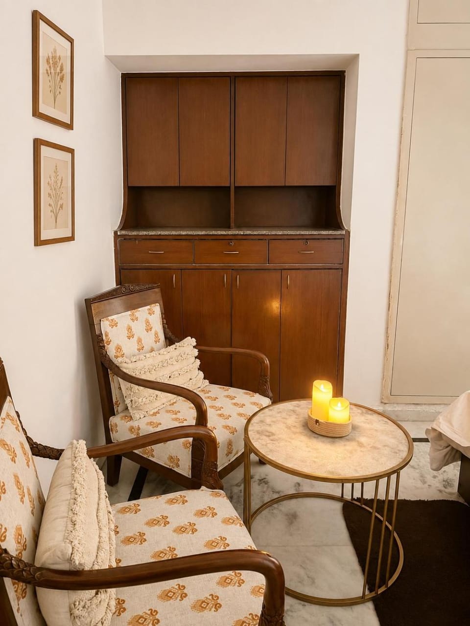 Seating area, Bedroom