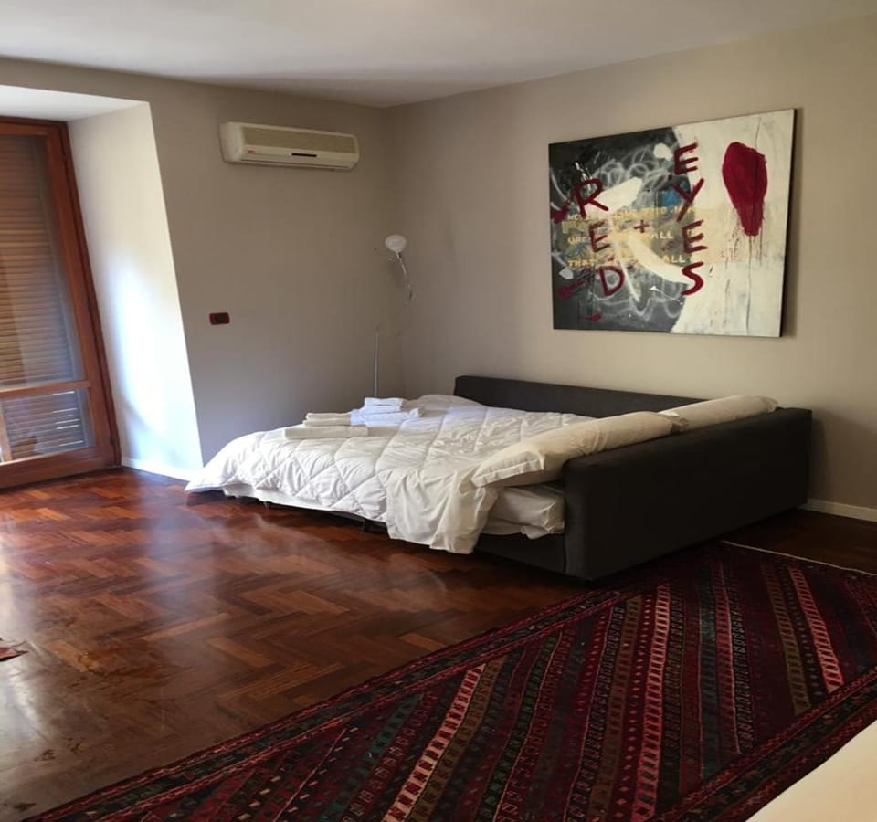 Bed, Photo of the whole room, Decorative detail