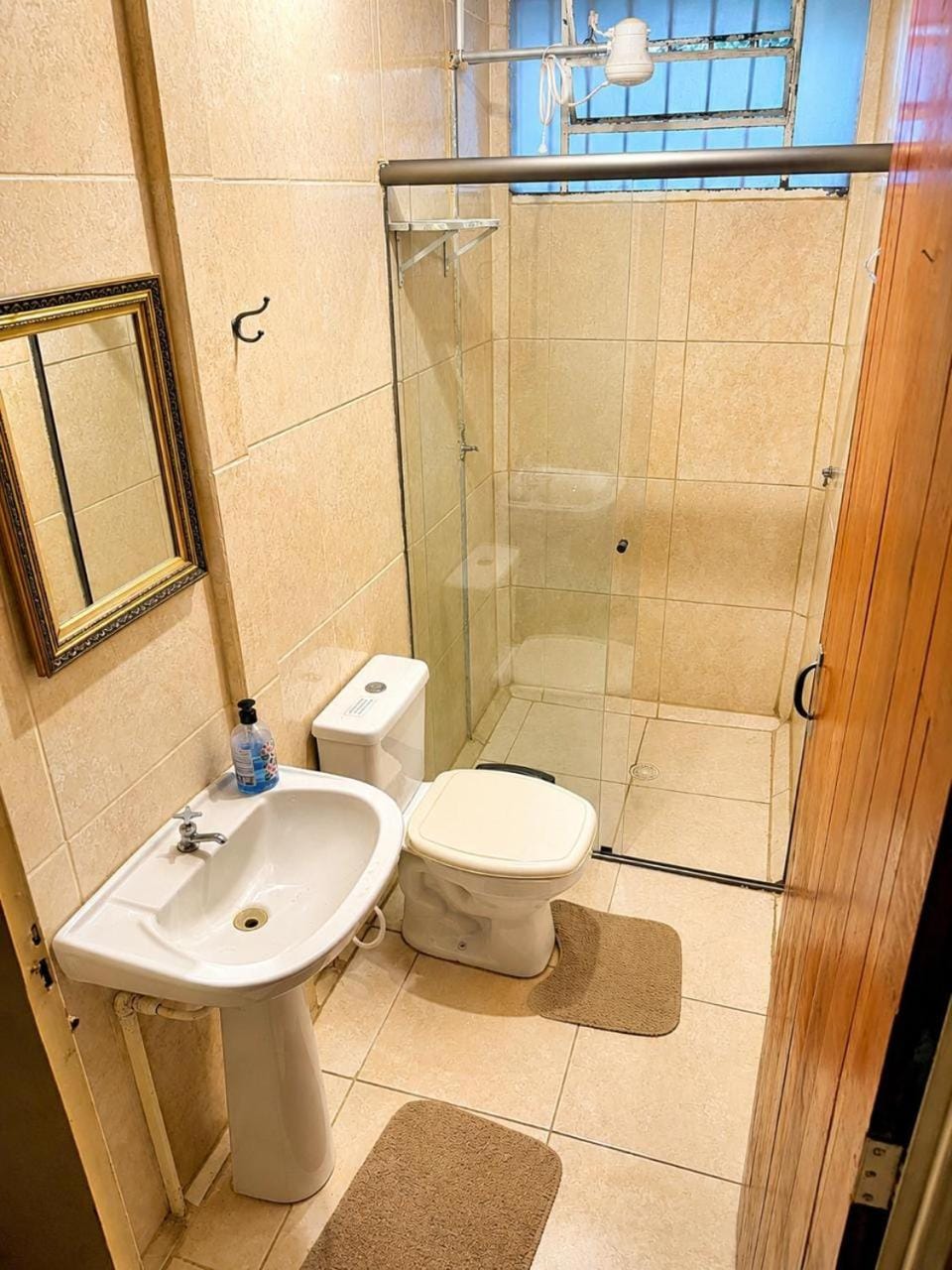 Shower, Toilet, Bathroom, Internal: Not applicable to any particular room