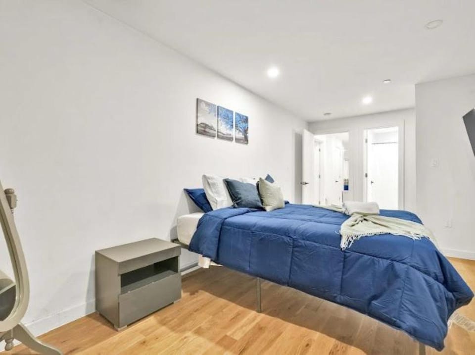 NEW Bed-Stuy GARDEN APARTMENT GREAT FOR PARTIES Apartment in Bedford-Stuyvesant