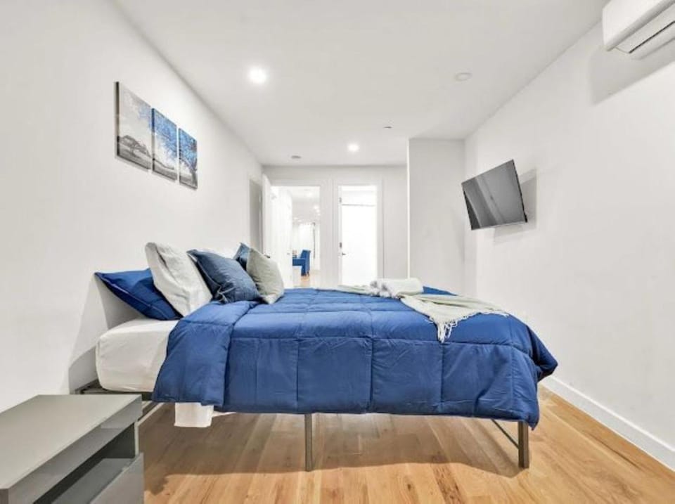 NEW Bed-Stuy GARDEN APARTMENT GREAT FOR PARTIES Apartment in Bedford-Stuyvesant