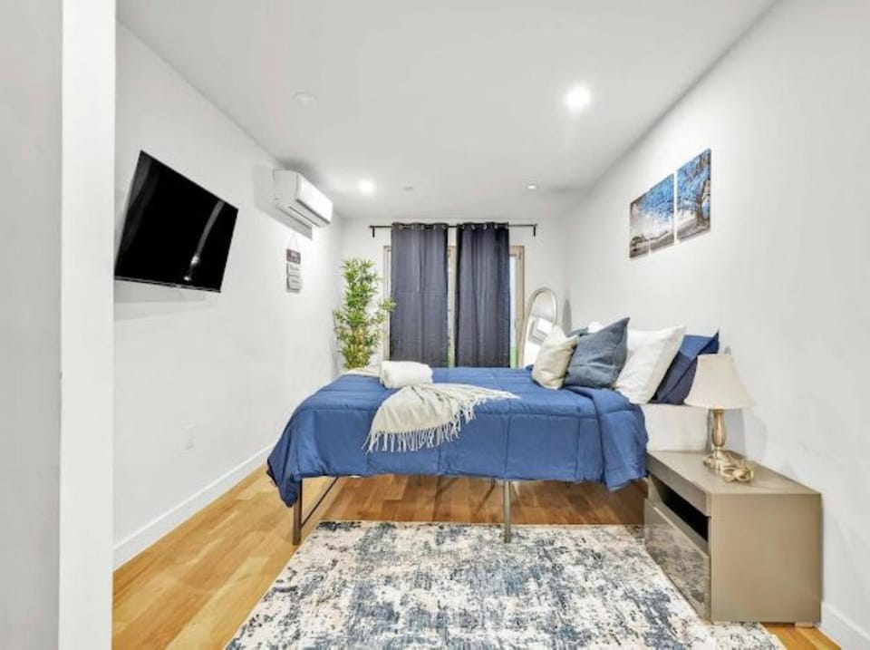 NEW Bed-Stuy GARDEN APARTMENT GREAT FOR PARTIES Apartment in Bedford-Stuyvesant