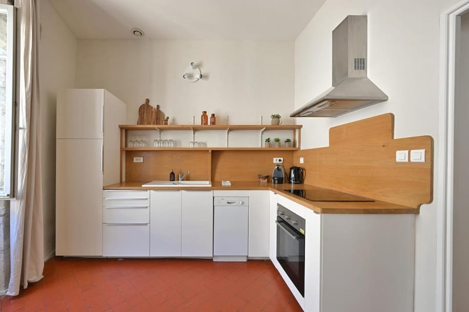 Kitchen or kitchenette, dishwasher, oven, stove