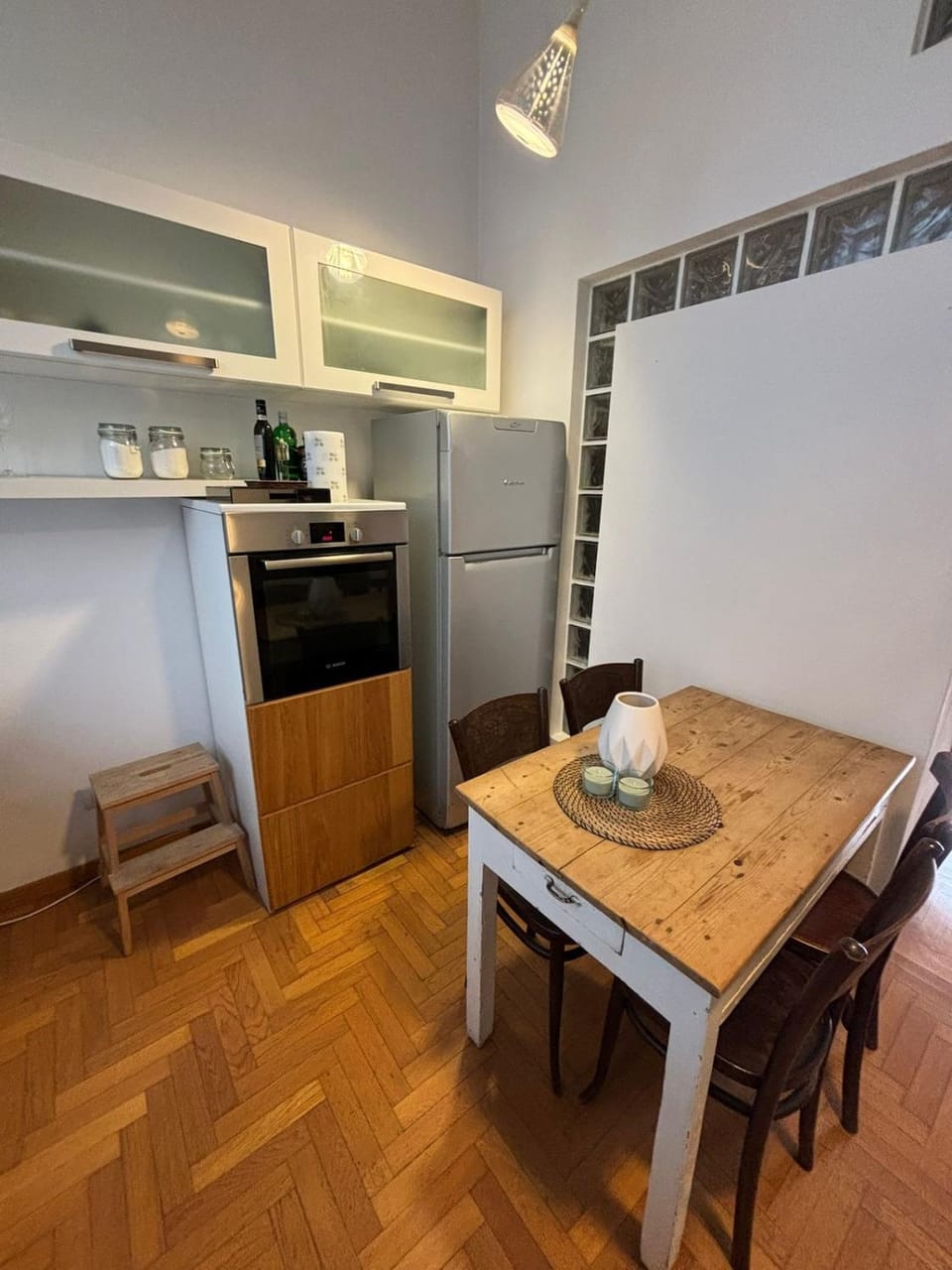 Kitchen or kitchenette, Dining area, oven, stove