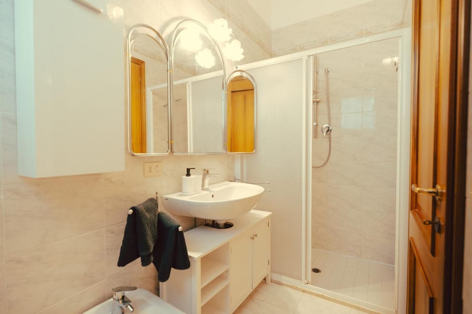 Central Elegance Apartment with Parking Apartment in Ravenna