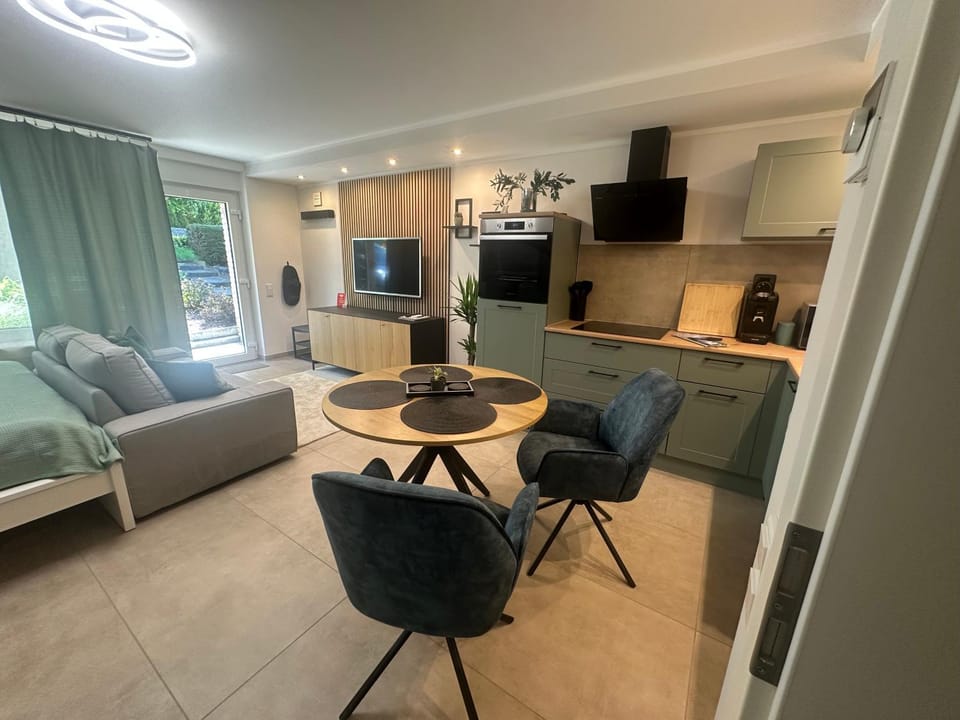 TV and multimedia, Kitchen or kitchenette, Living room