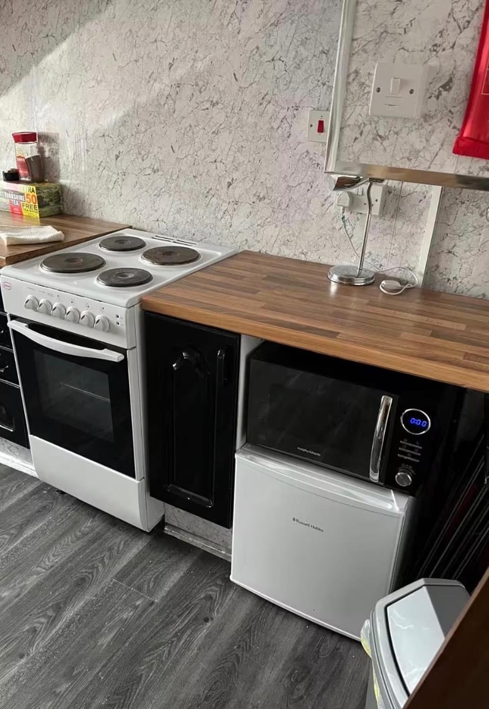 Kitchen or kitchenette, oven