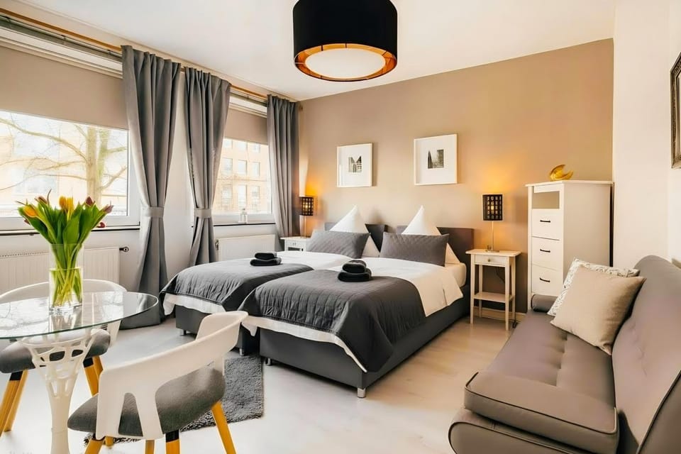 Bed, Seating area, Bedroom