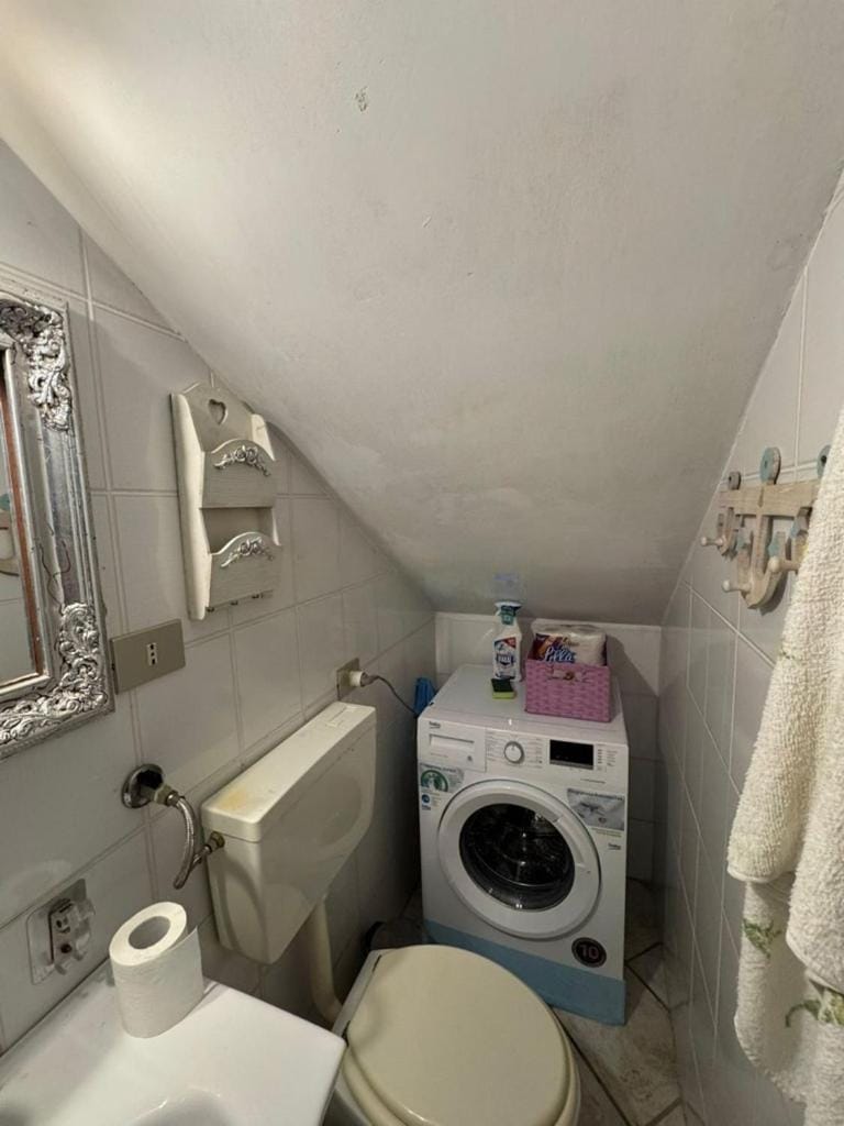 Toilet, washing machine