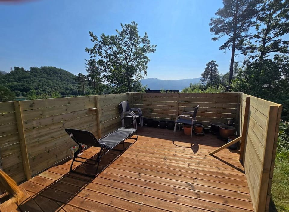 Your own place100 m from the sea, 50 m from golf course, 40 m2 patio, grill, fireplace House in Trondelag