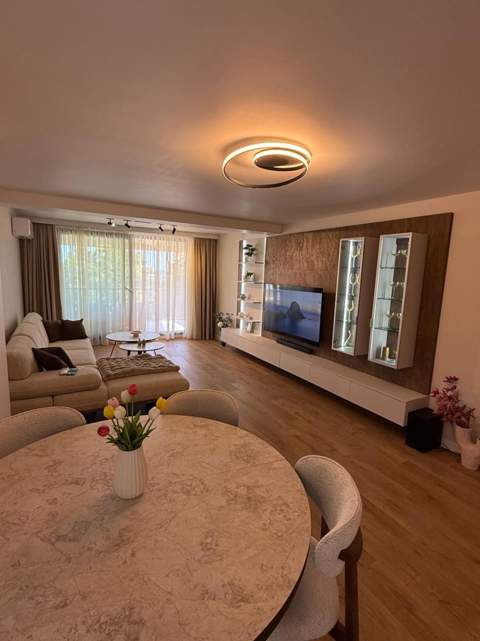 Communal lounge/ TV room, Living room, Seating area, Evening entertainment