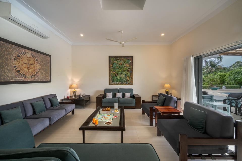 Living room, Seating area