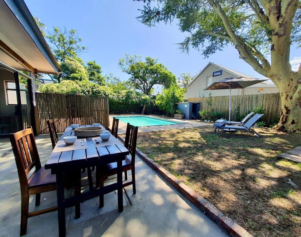 Property building, Patio, Spring, Day, Garden, Dining area, Garden view, Pool view, Swimming pool, sunbed