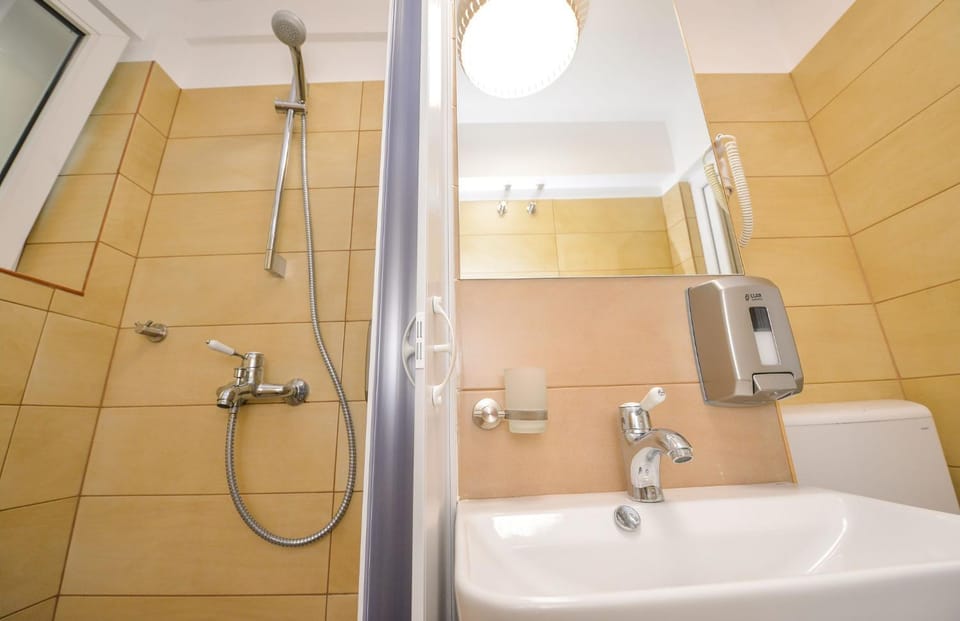 Shower, Bath