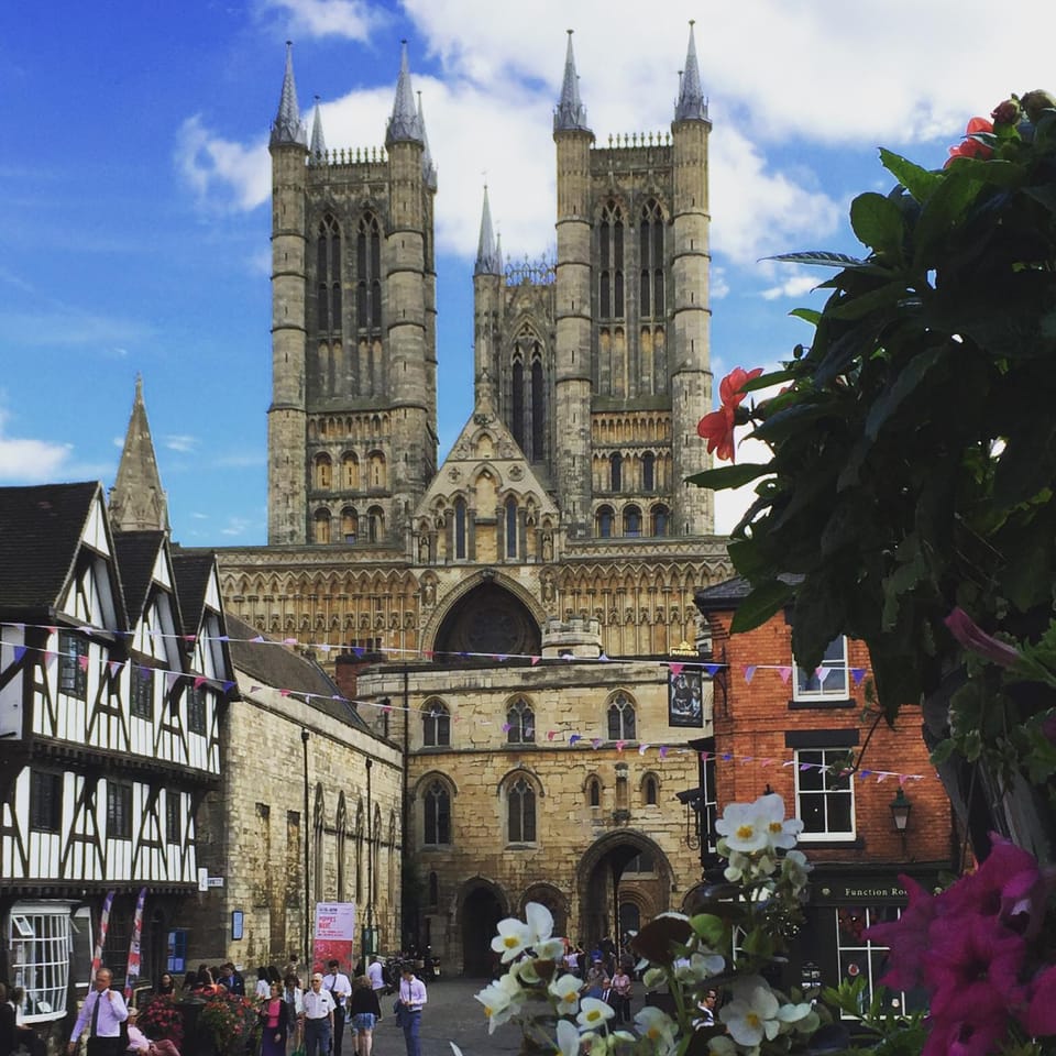 Nearby landmark, Day, People