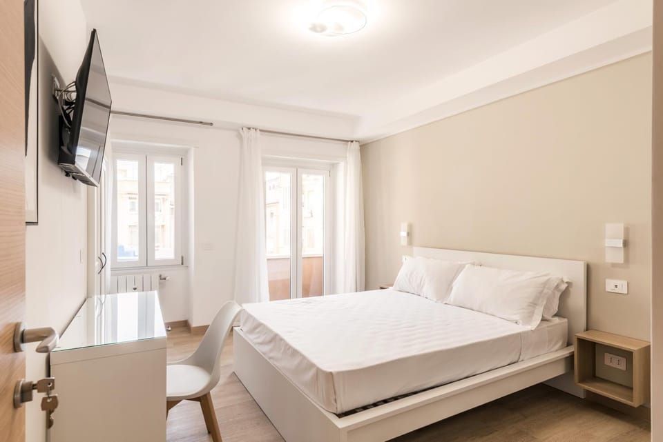 Bed, TV and multimedia, Bedroom, minibar, air conditioner