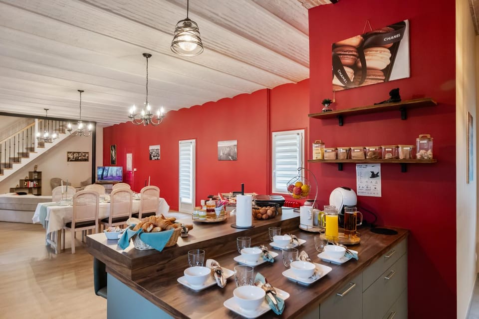 Kitchen or kitchenette, Kitchen or kitchenette