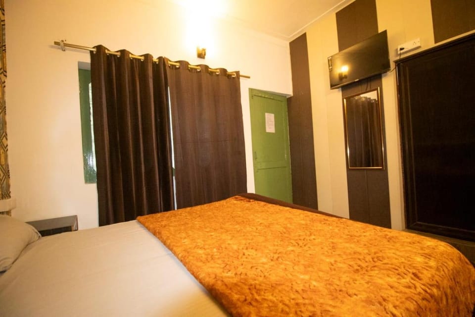 Bedroom, wardrobe