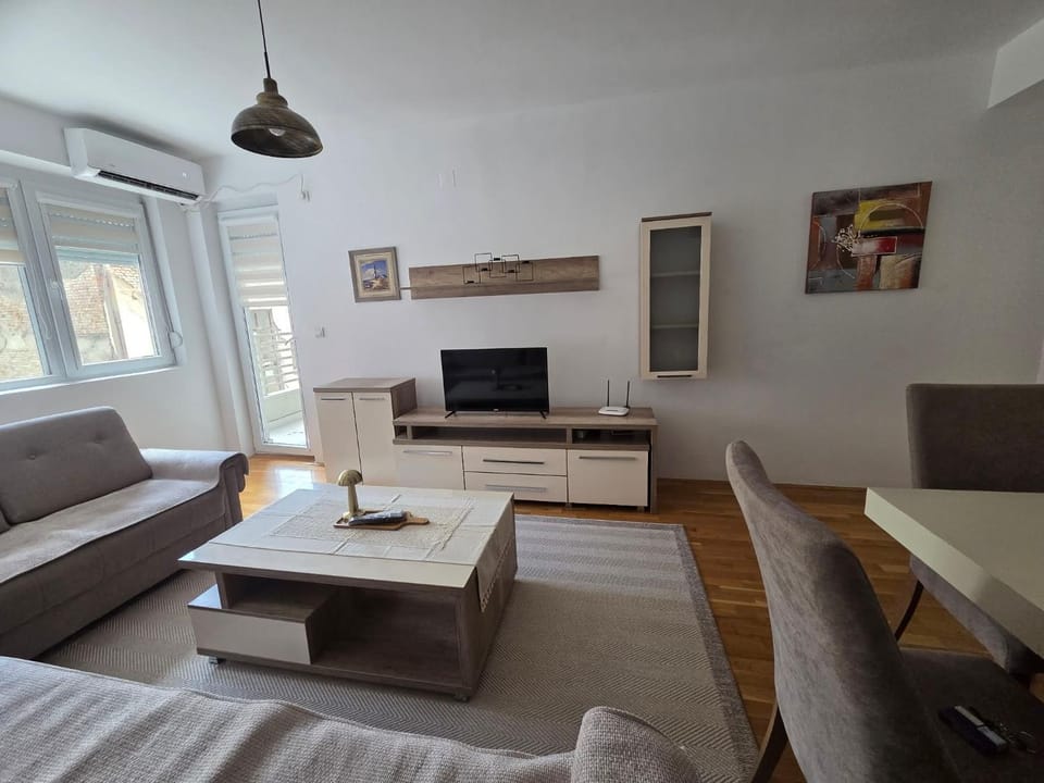 Communal lounge/ TV room, Living room, Seating area