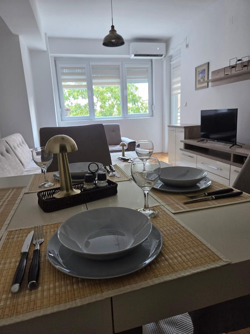 Kitchen or kitchenette, Living room, Seating area, Dining area, air conditioner