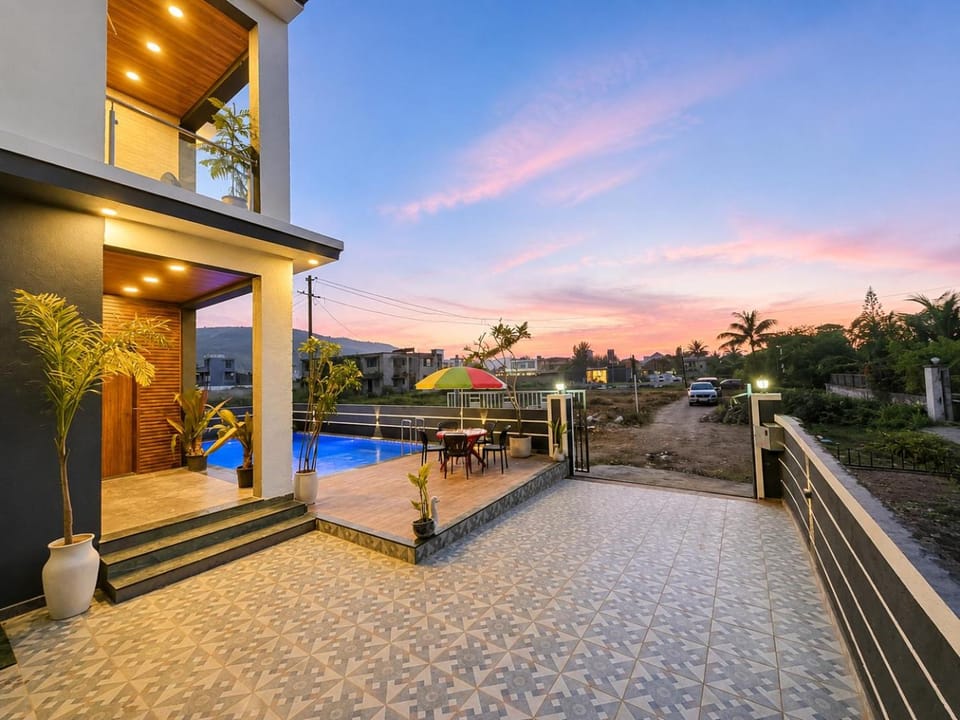 Property building, Patio, Day, Natural landscape, Garden, View (from property/room), Garden view, Sunrise, Sunset, sunbed