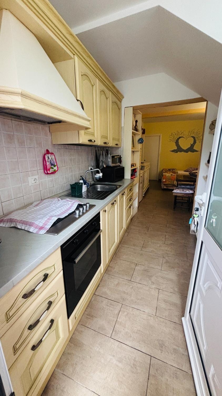 Kitchen or kitchenette, oven, stove